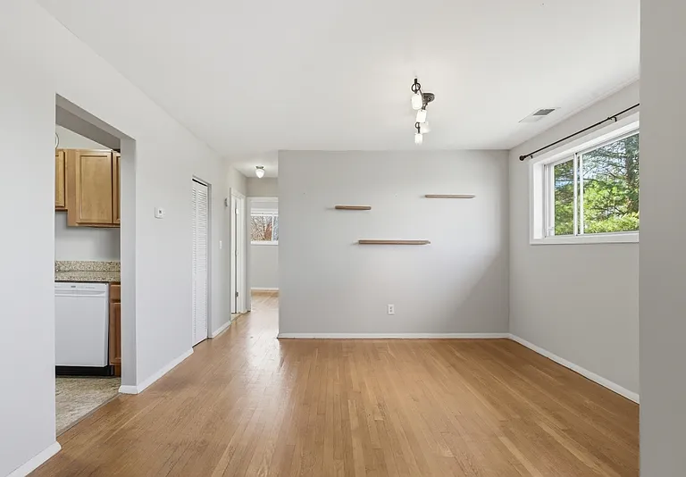 521 Epsom Rd #2C — Photo 7