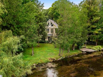 1265 River Rd, Beulah, MI, 49617