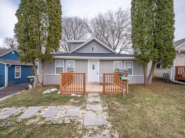 42425 N Park Ln E, Antioch, IL 60002