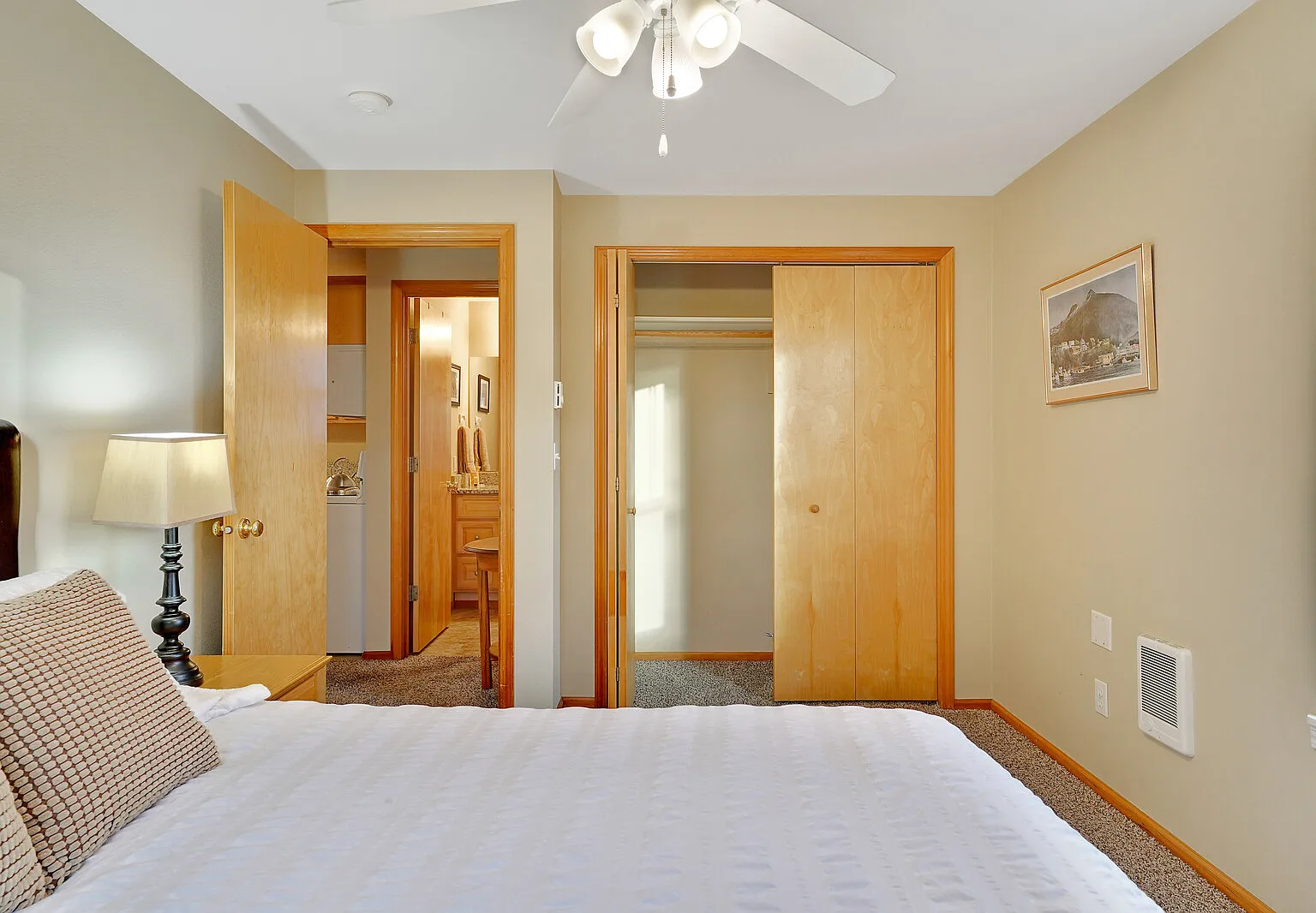 731 Elm St SW — Photo 1