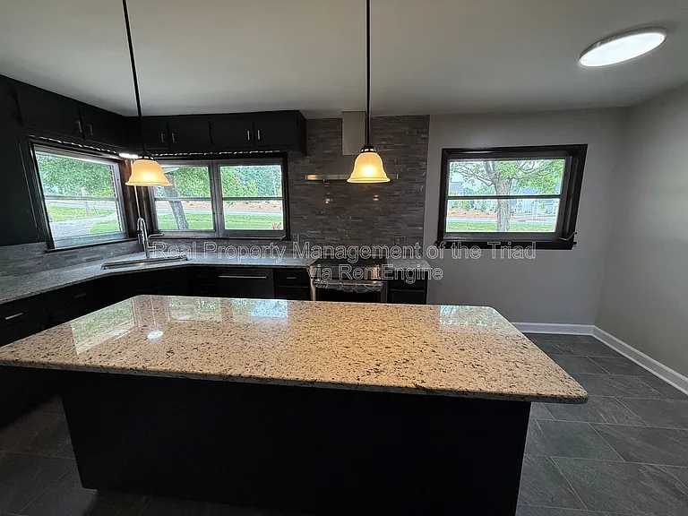 2345 Griffith Rd — Photo 5