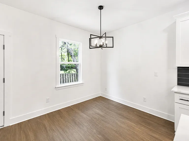 216 E Phifer St — Photo 11