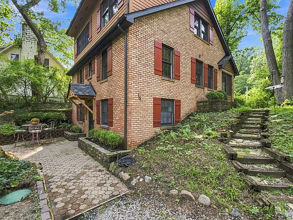 4th image of 15 Lupine Ln