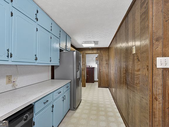 5th image of 2324 Wilson Rd NW