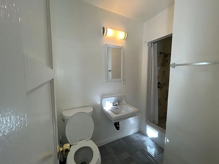 LA 798 - Carson Villa — Photo 5