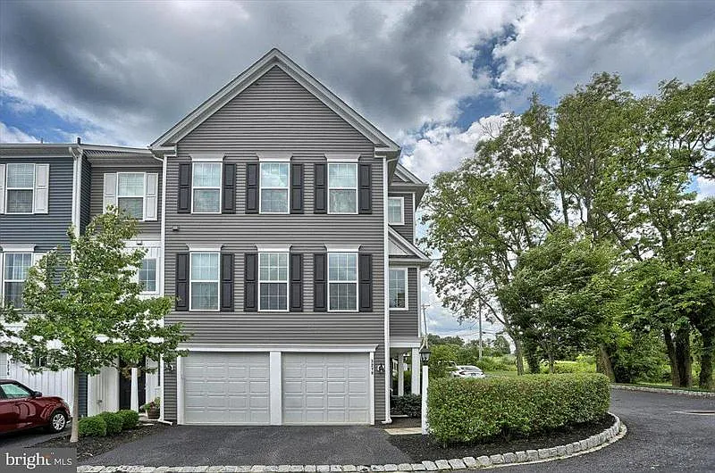 3278 Katie Way