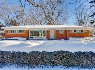 1115 S Ahrens Ave, Lombard, IL 60148
