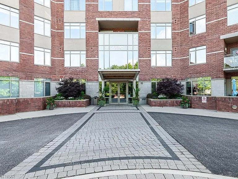 400 Romeo St N #207 — Photo 3