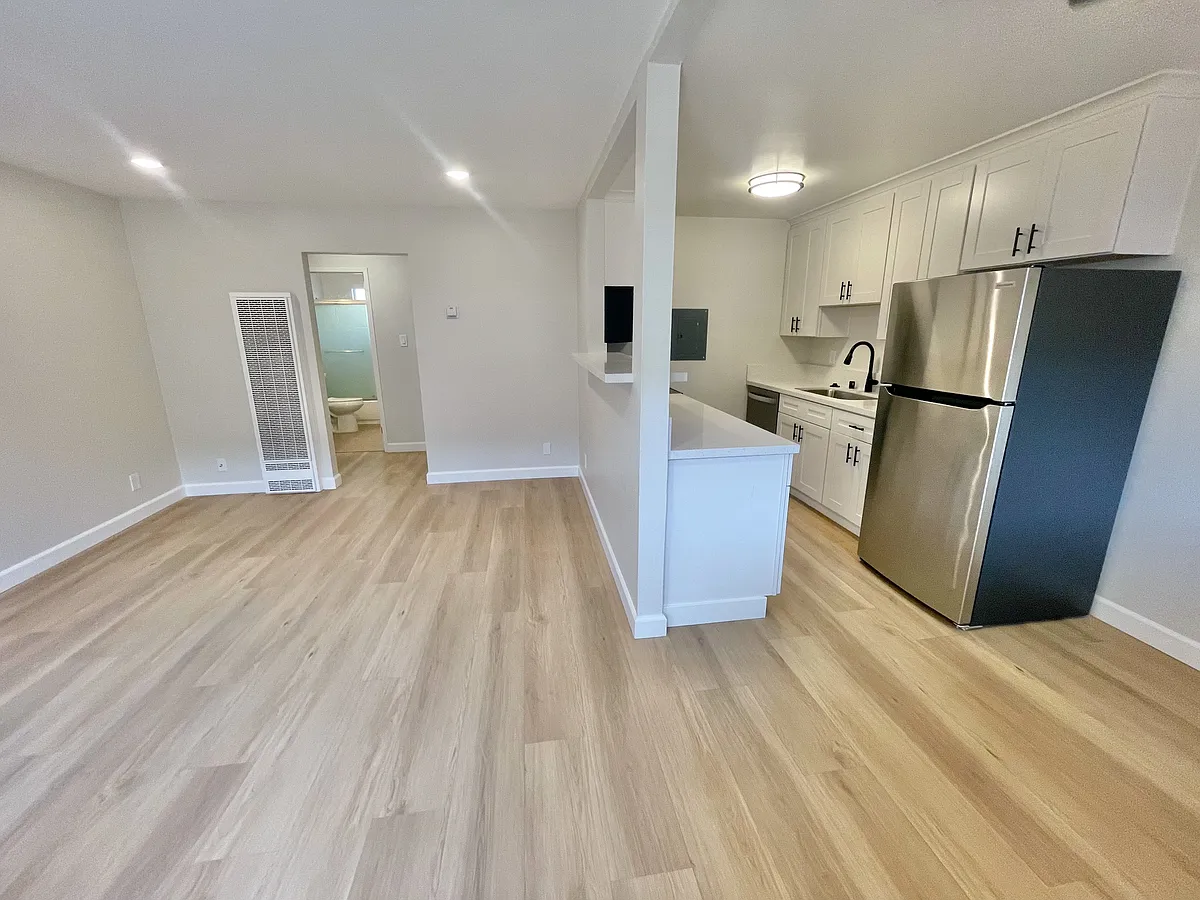 Building Photo - 3745 Miramar Way