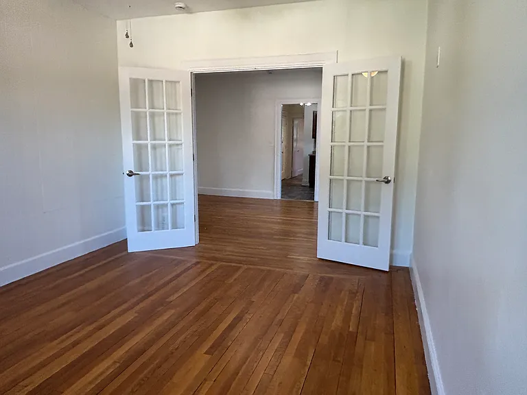 92 Anthony St #2R — Photo 2