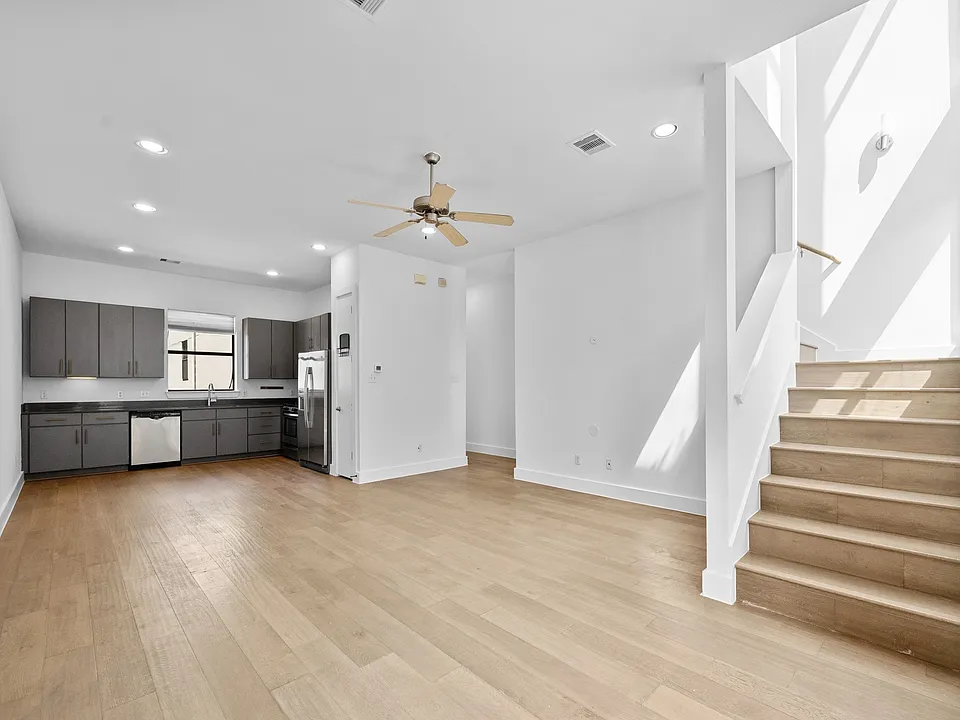 6000 Congress Ave