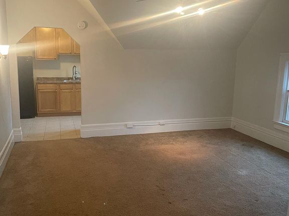 5th image of 721 W Ferry St APT 8