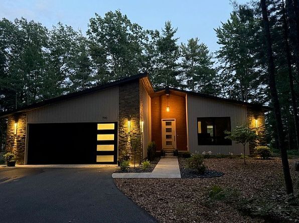 790 W Long Lake Rd