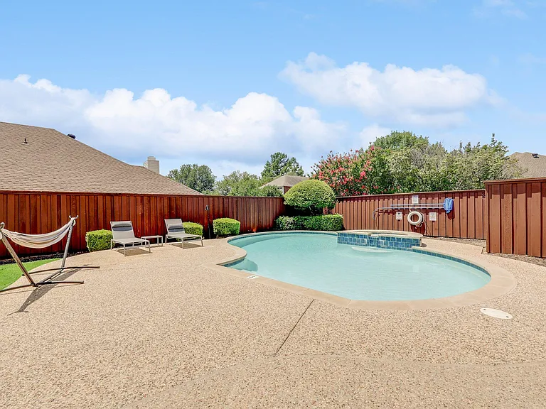 7309 Springfield Dr — Photo 38