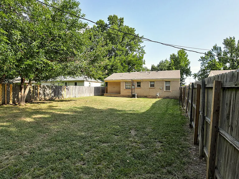 912 Garver St — Photo 27
