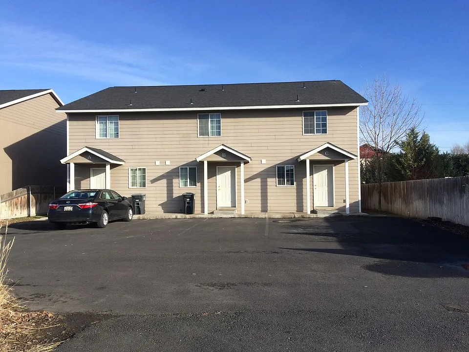 1713 W Fern Dr