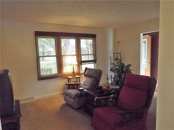 4th image of 1465 N County Road 475 E