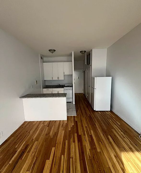 2nd image of 450 W 58th St APT 3B