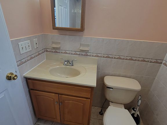 3rd image of 45 Aldine St
