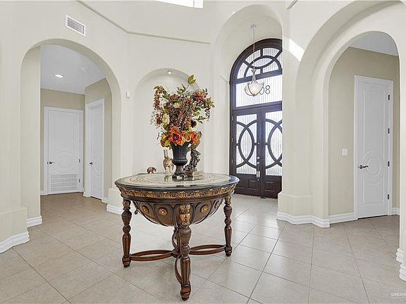 2nd image of 800 E Balboa Ave