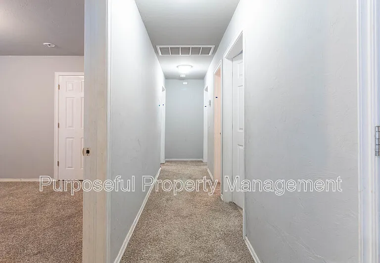 617 SW 36th St — Photo 12
