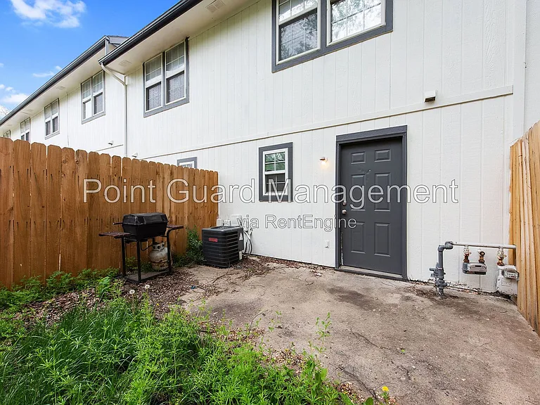 321 W South Ave — Photo 36