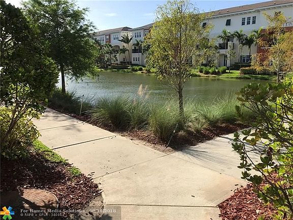 2nd image of 712 SW 1st Dr #712