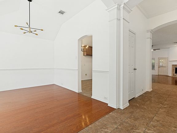 4th image of 3604 Foxfield Trl