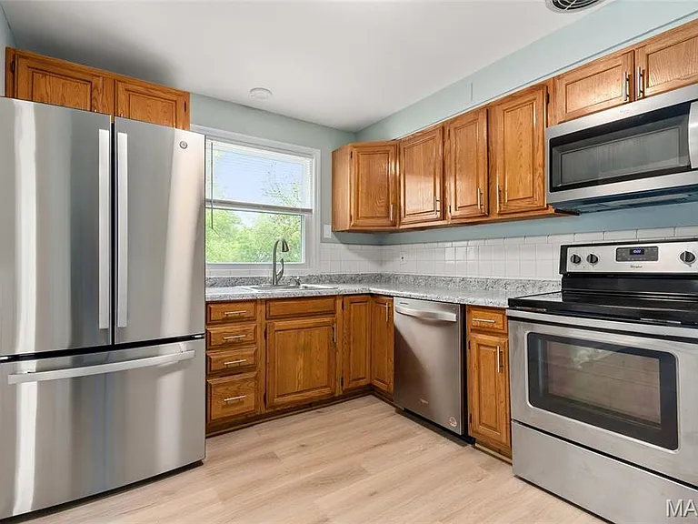 637 Karess Dr — Photo 5