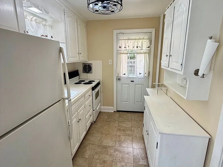 844 E Madison St — Photo 9