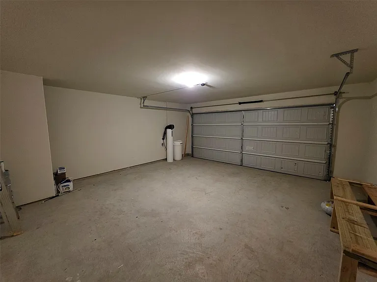 723 Crystal Lakes Dr — Photo 39