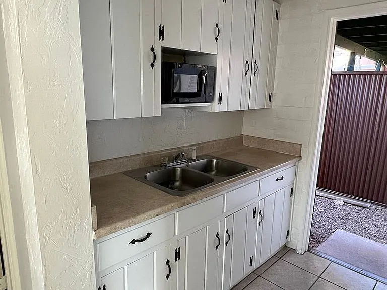 3235 E Water St — Photo 2
