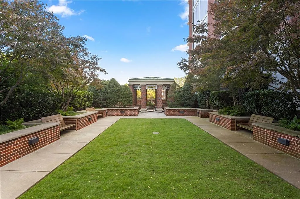 2 bed, 2.5 bath, 1381 sqft, $3,800 — Photo 3