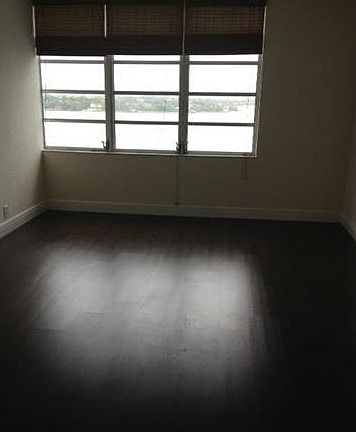4th image of 1000 West Ave APT 814