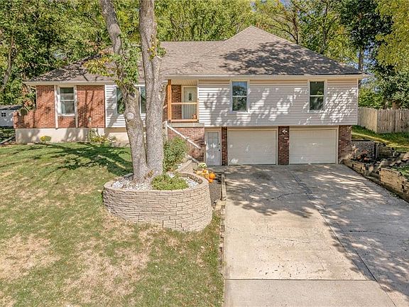 2nd image of 528 Lancelot Ct