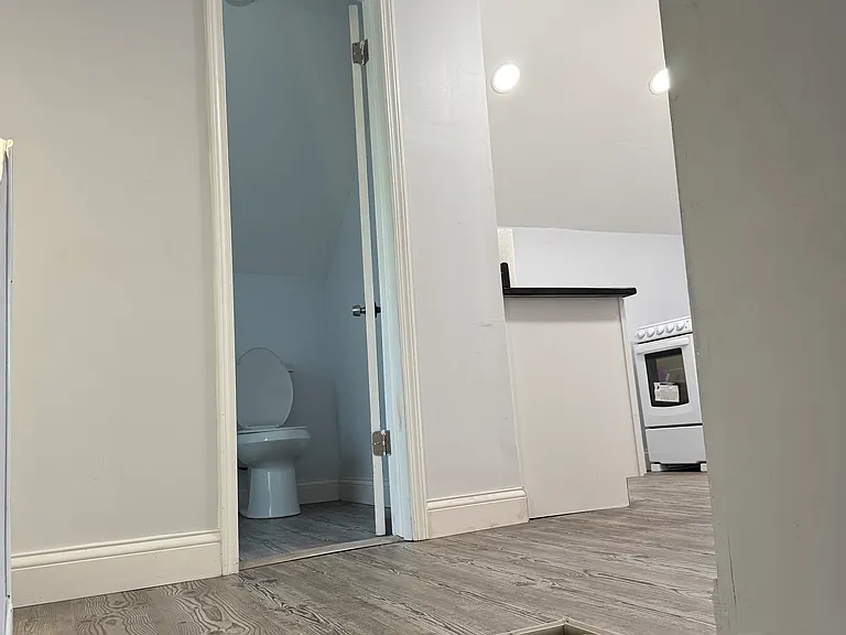 2122 Waterbury Rd #3 — Photo 2