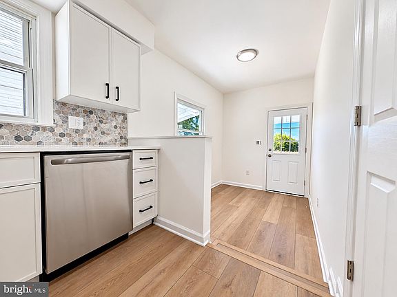 5th image of 302 S Chester Ave