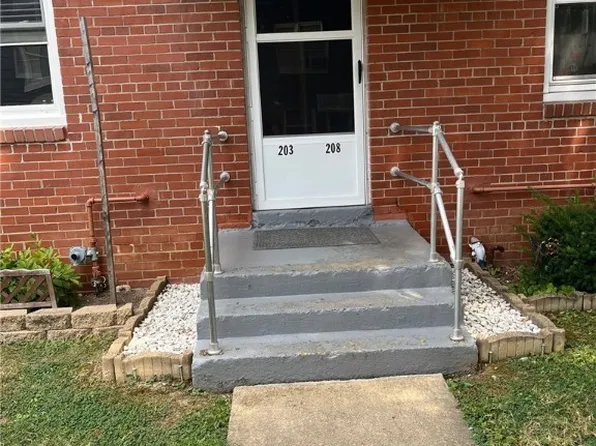 436 Kenna Dr #205, South Charleston, WV 25309