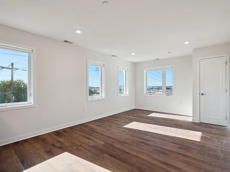 Graduate Pointe — Photo 168