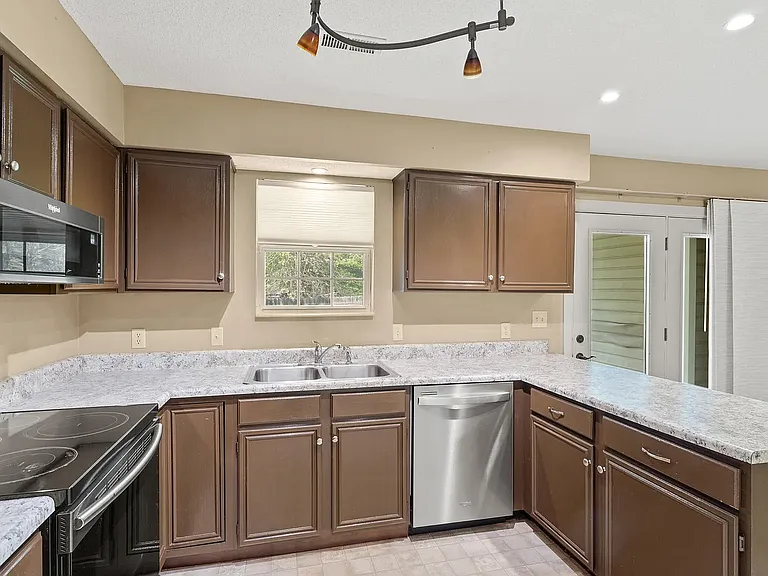 4521 W Southview Dr — Photo 8