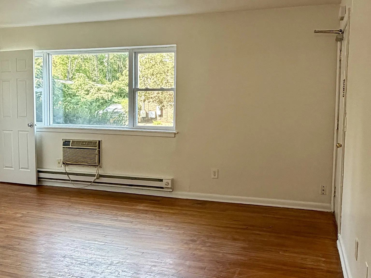 2 bed, $1,900 — Photo 2