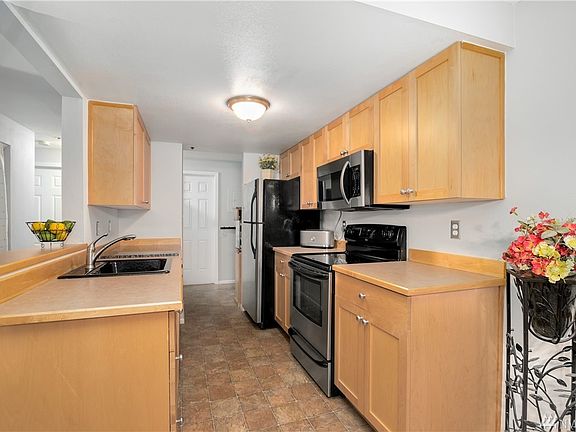4th image of 1522 NE 175th St Unit 103