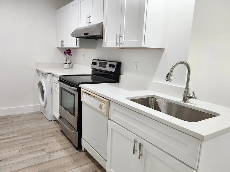2060 Greenview Shores Blvd #305 — Photo 8
