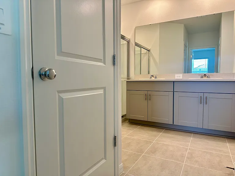 534 Wayland Dr — Photo 11