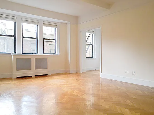 Rented by LIVING QUARTERS NY INC | media 17