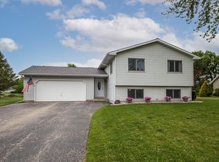 6187 Oak Brook Dr, Burlington, WI 53105