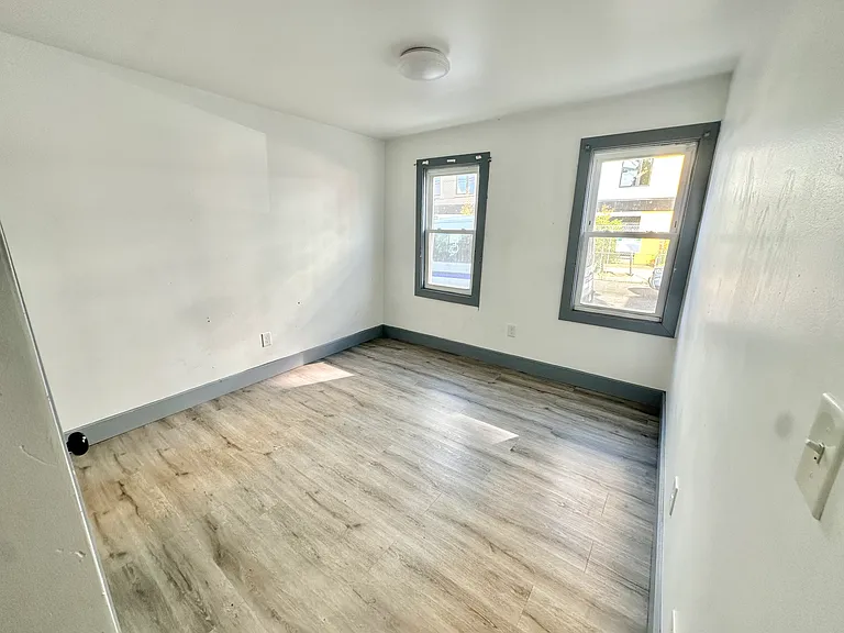 655 S 11th St #1R — Photo 10