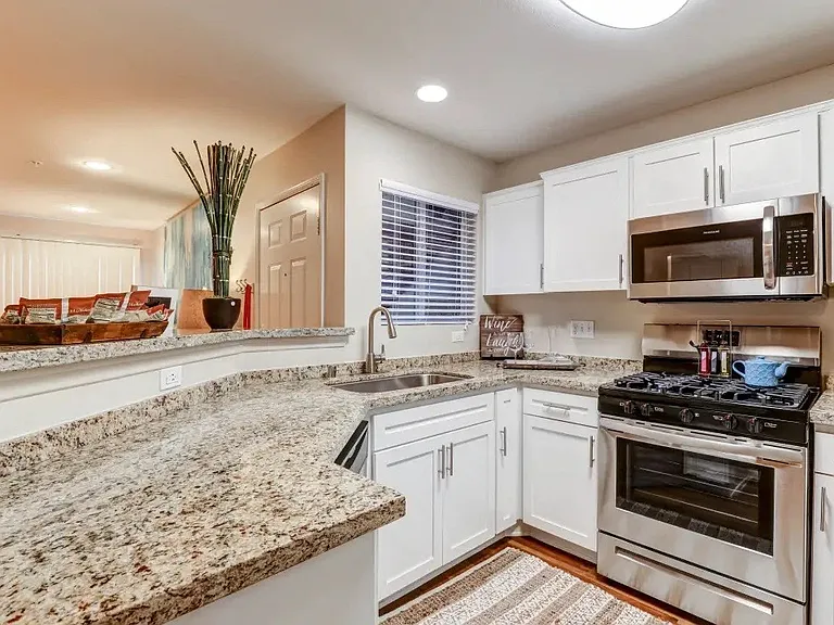 Villa Boutique Apartment Homes — Photo 19
