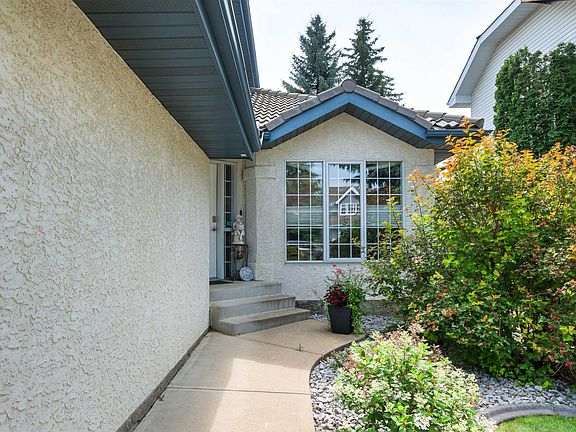 3rd image of 627 Wotherspoon Close NW