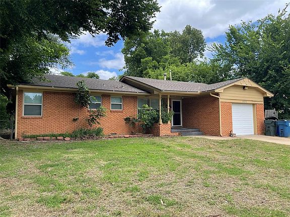 3rd image of 825 E Towry Dr